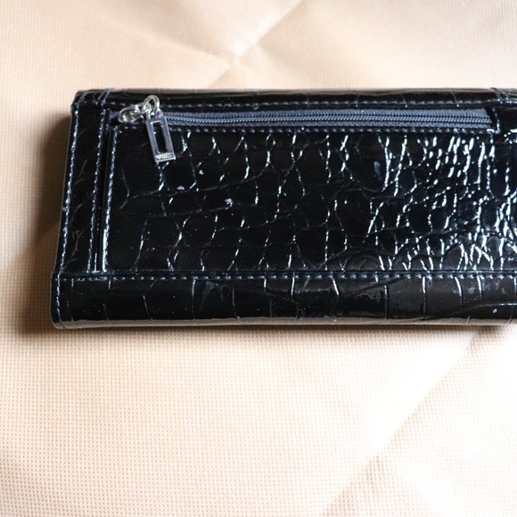 GUESS WALLET- Never Used - Picture 5 of 6